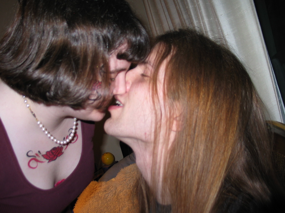Kiss 23